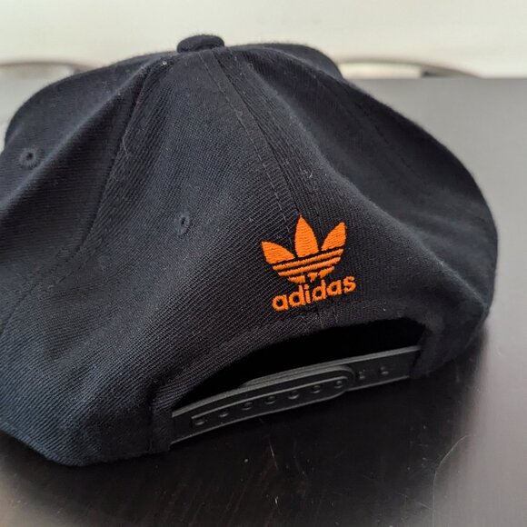 NWT - New York Knicks Adidas Snapback Hat Black and Neon Orange - Picture 3 of 3